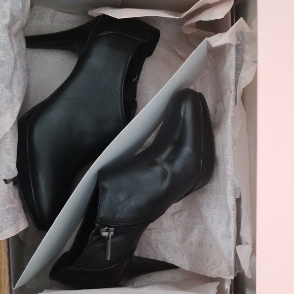 bandolino ankle booties